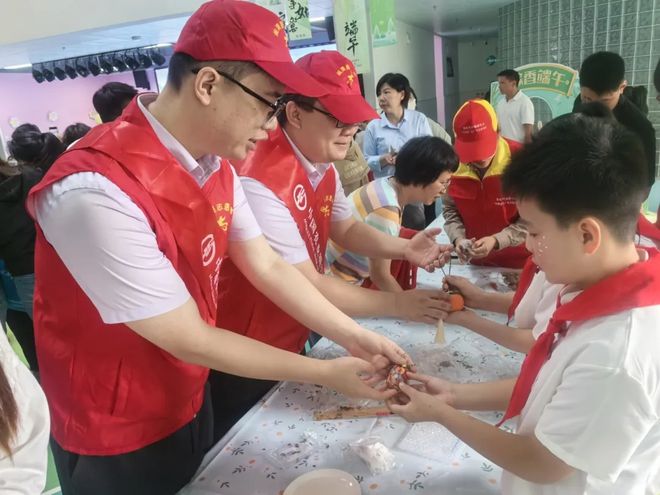 “钱袋子”他们在行动！j9九游会登录守护百姓(图6)
